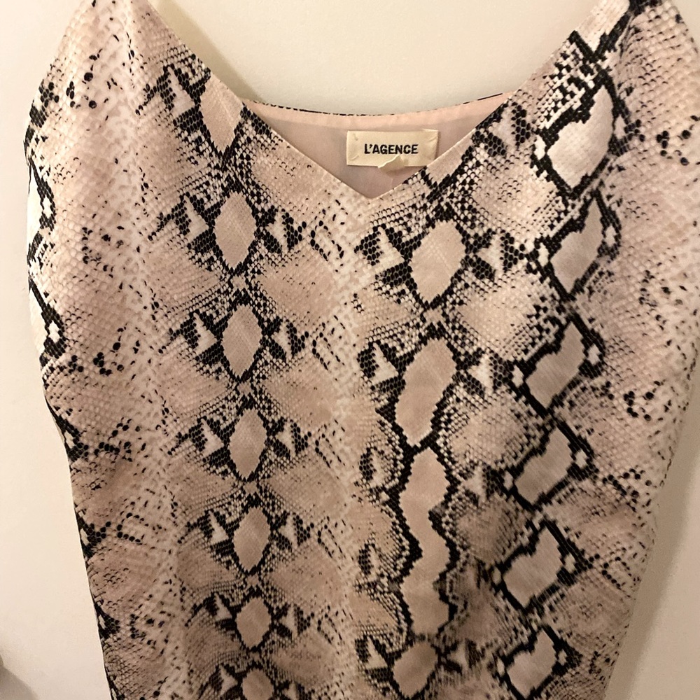 L’AGENCE Silky Pink and Black snake print top in MED small petite